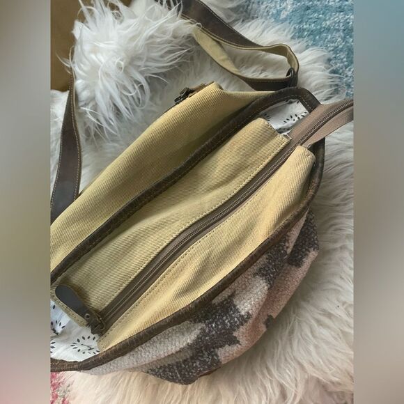 Myra Damn Cool Shoulder Bag - Picture 13 of 16